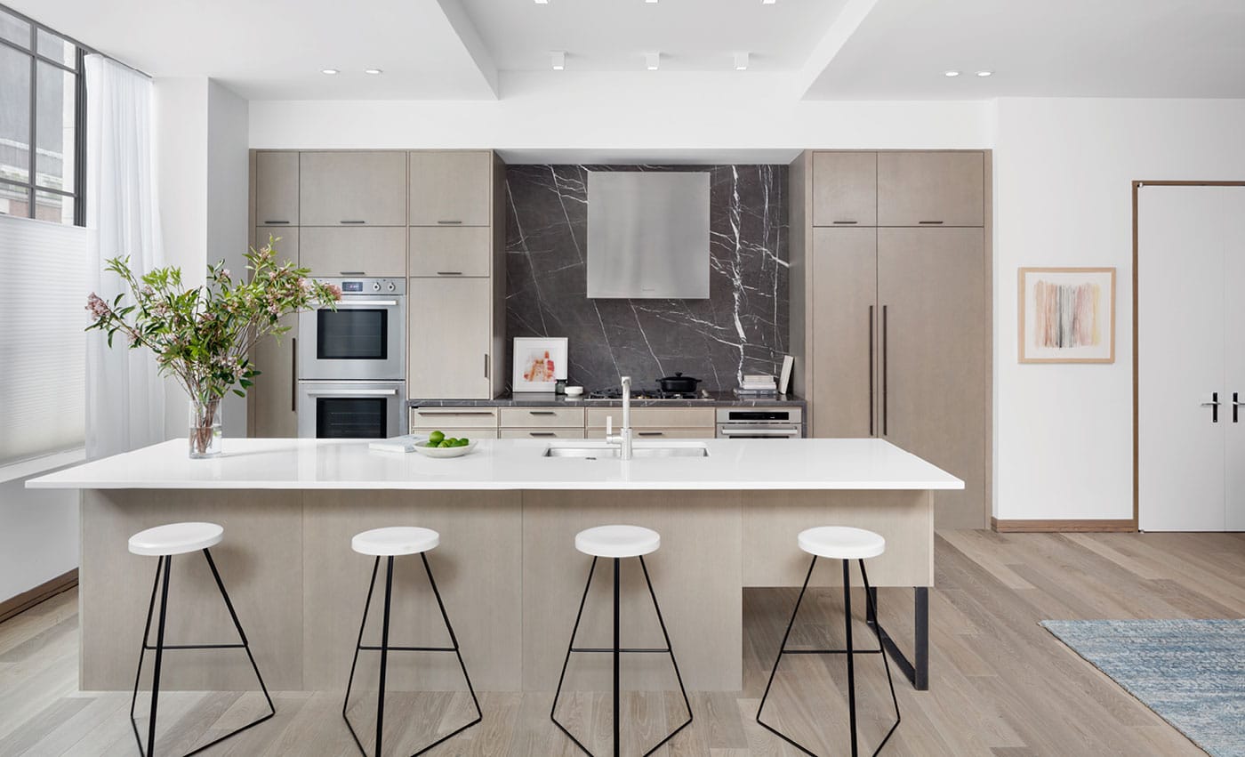 Open chef's kitchen in the Maisonette with luxury finishes and a large white countertop